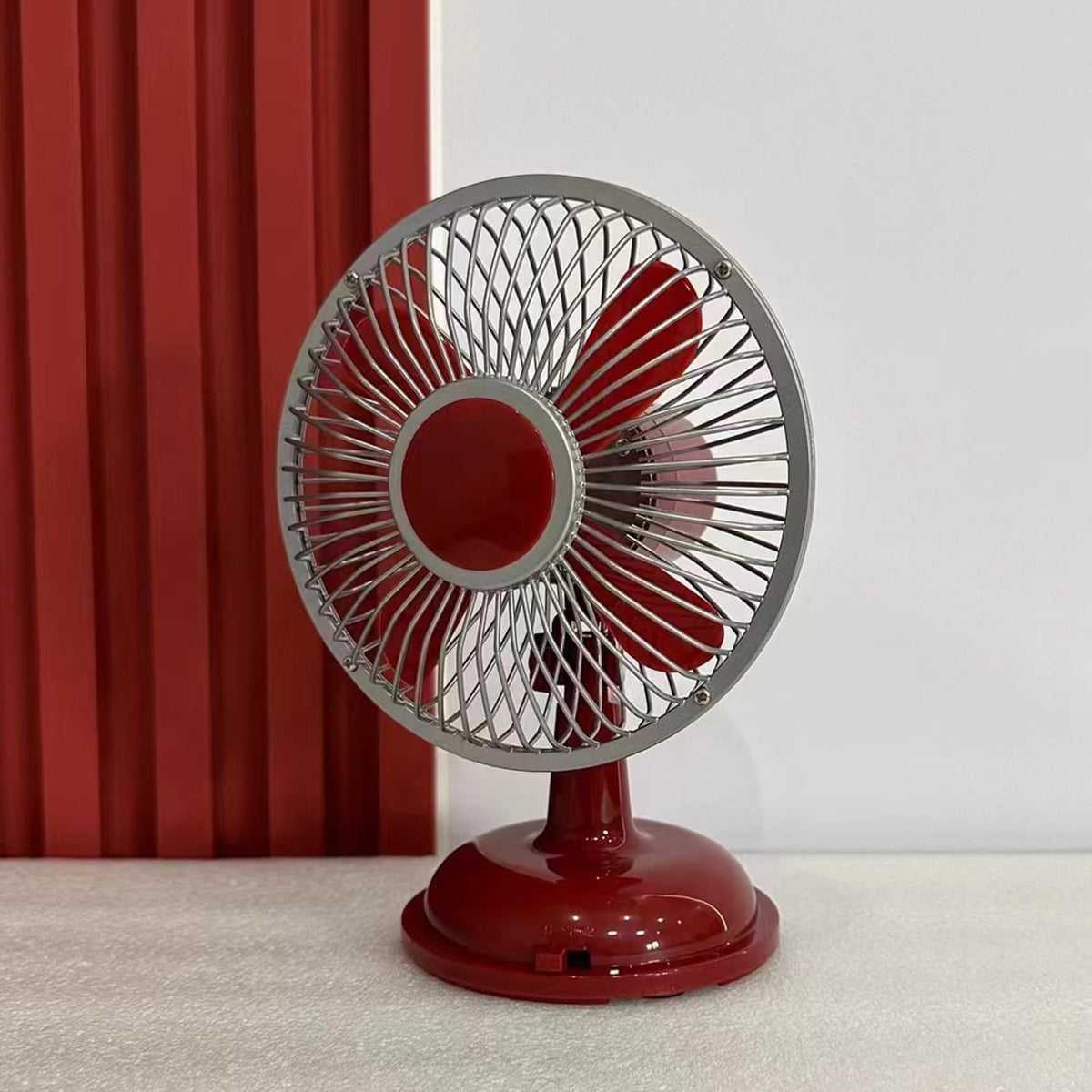 2-Speed Oscillating Desk Fan J422