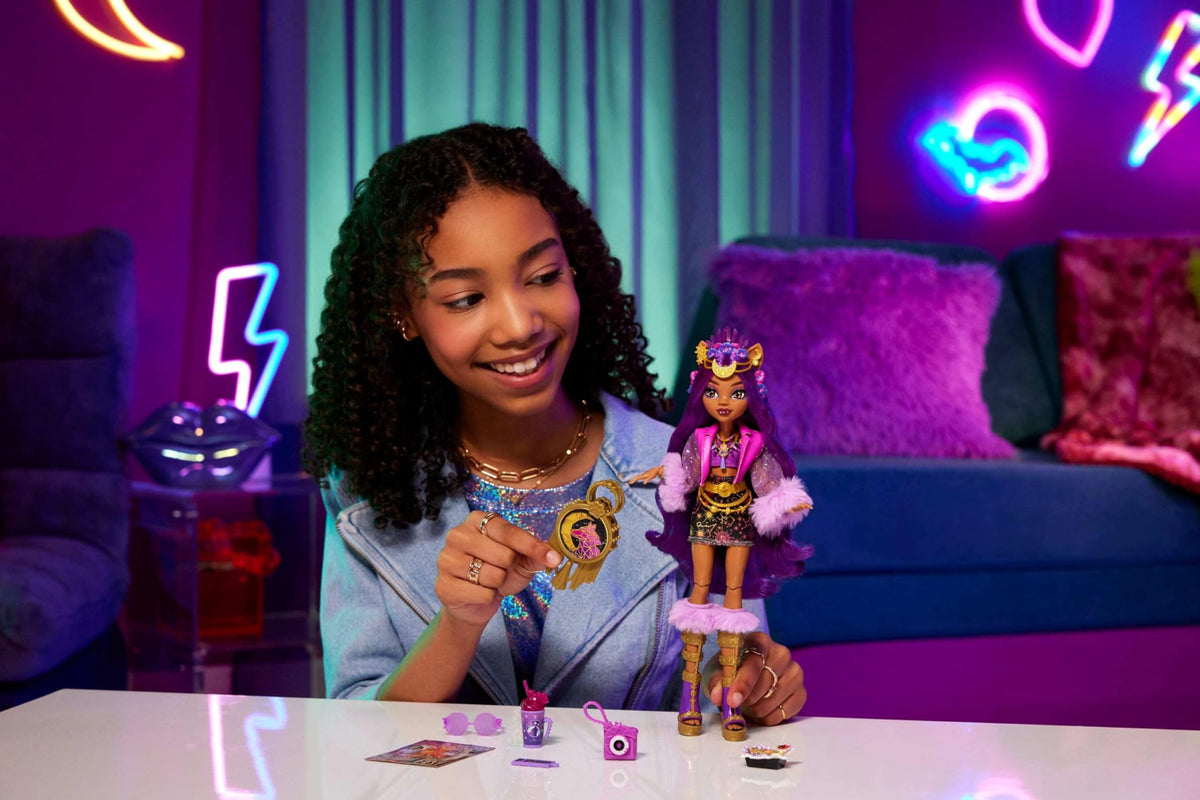 Monster High Doll with Glam Outfit & Accessories S21919